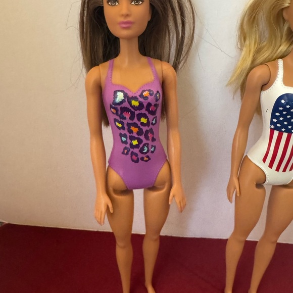 Lot of 2 Barbie dolls w Painted On Swimsuits  - Swimming Pool, Beach, Bath Toys - Picture 2 of 10